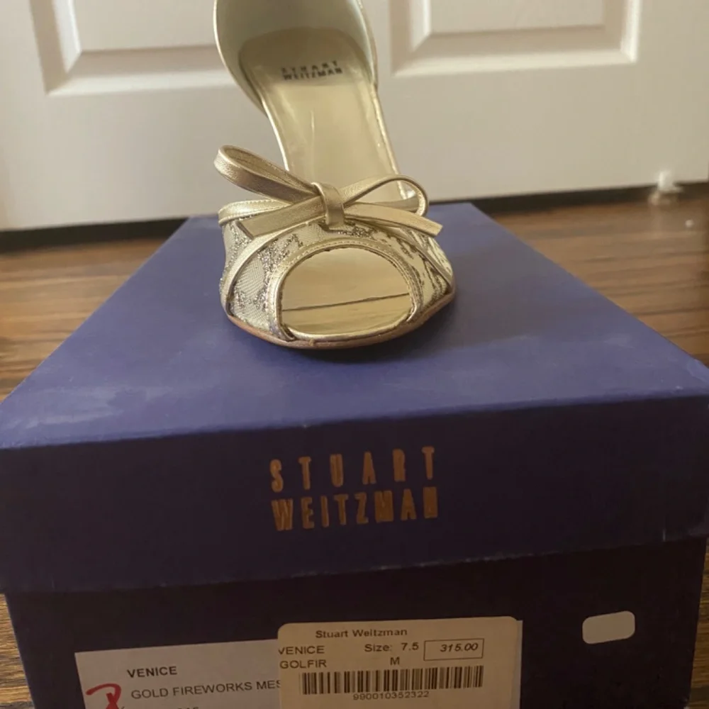 NEW Stuart Weitzman gold metallic dress shoes sandals heels 7.5 - Picture 7 of 7